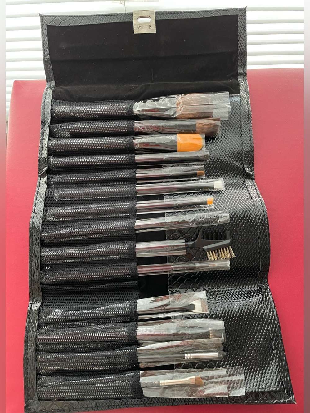 Professional 14/Piece Women Makeup Brush Set in Black New in Protective Sleeves